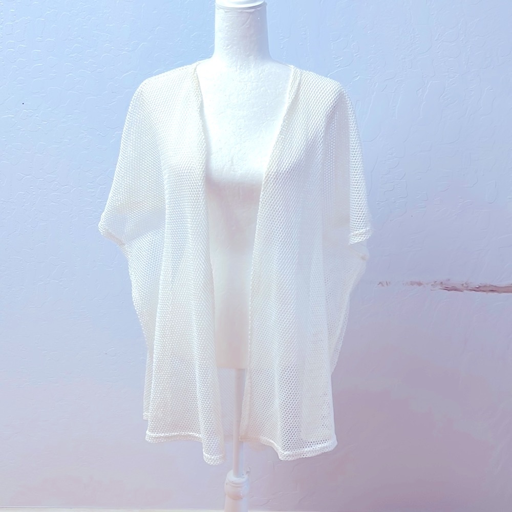 Cacia White Dolman Short Sleeve kimono